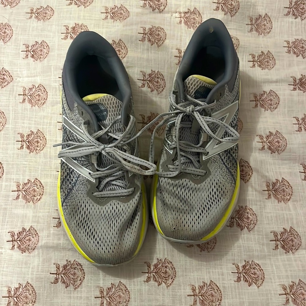 Women’s size 8 new balance running shoes